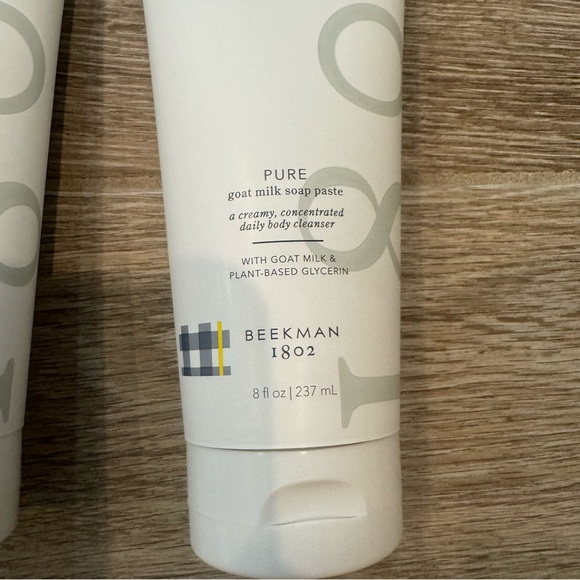 Unopened Beekman 1802 Pure Goat Milk Body Cleanser Set - Picture 2 of 3